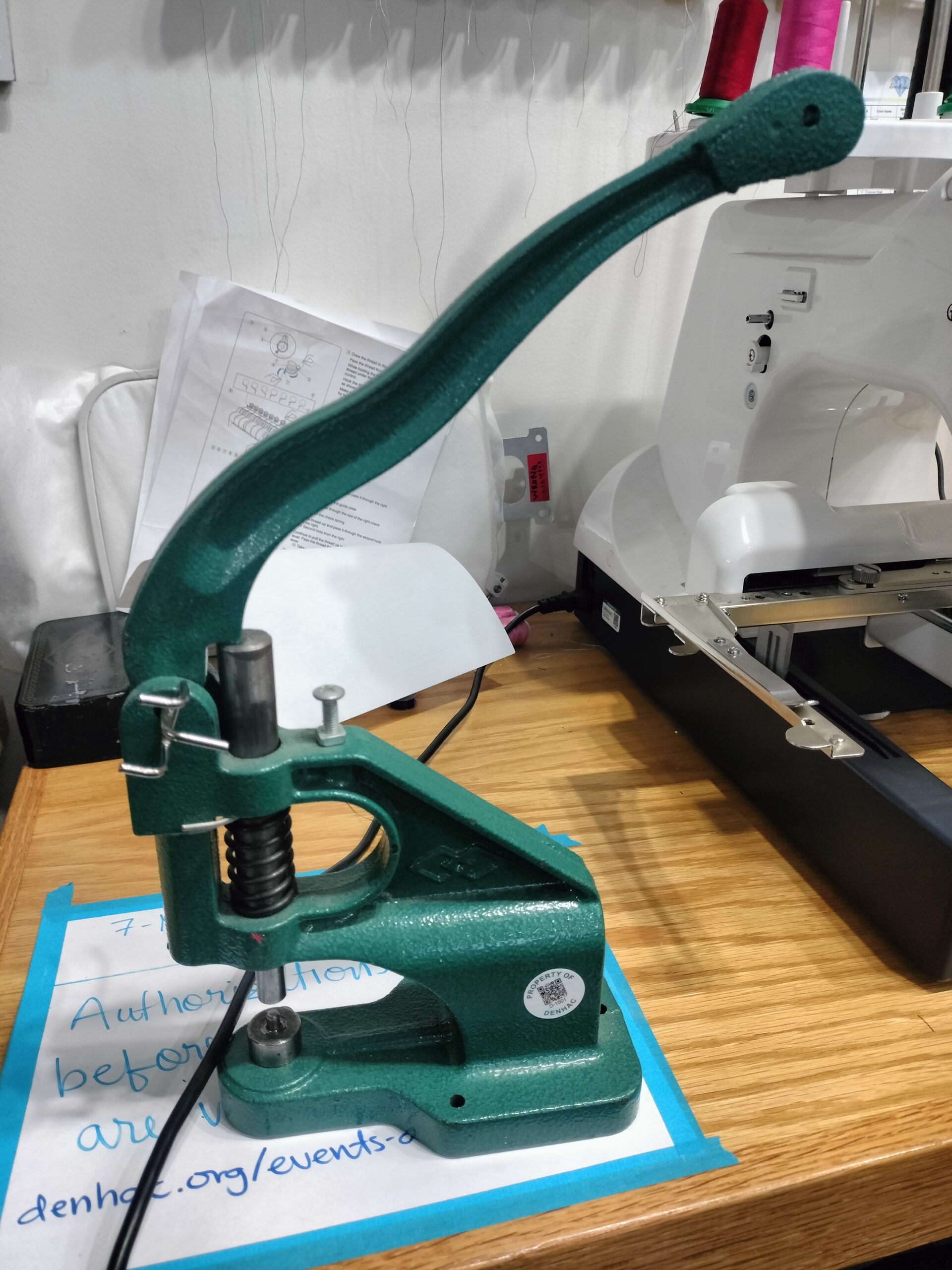 Grommet press